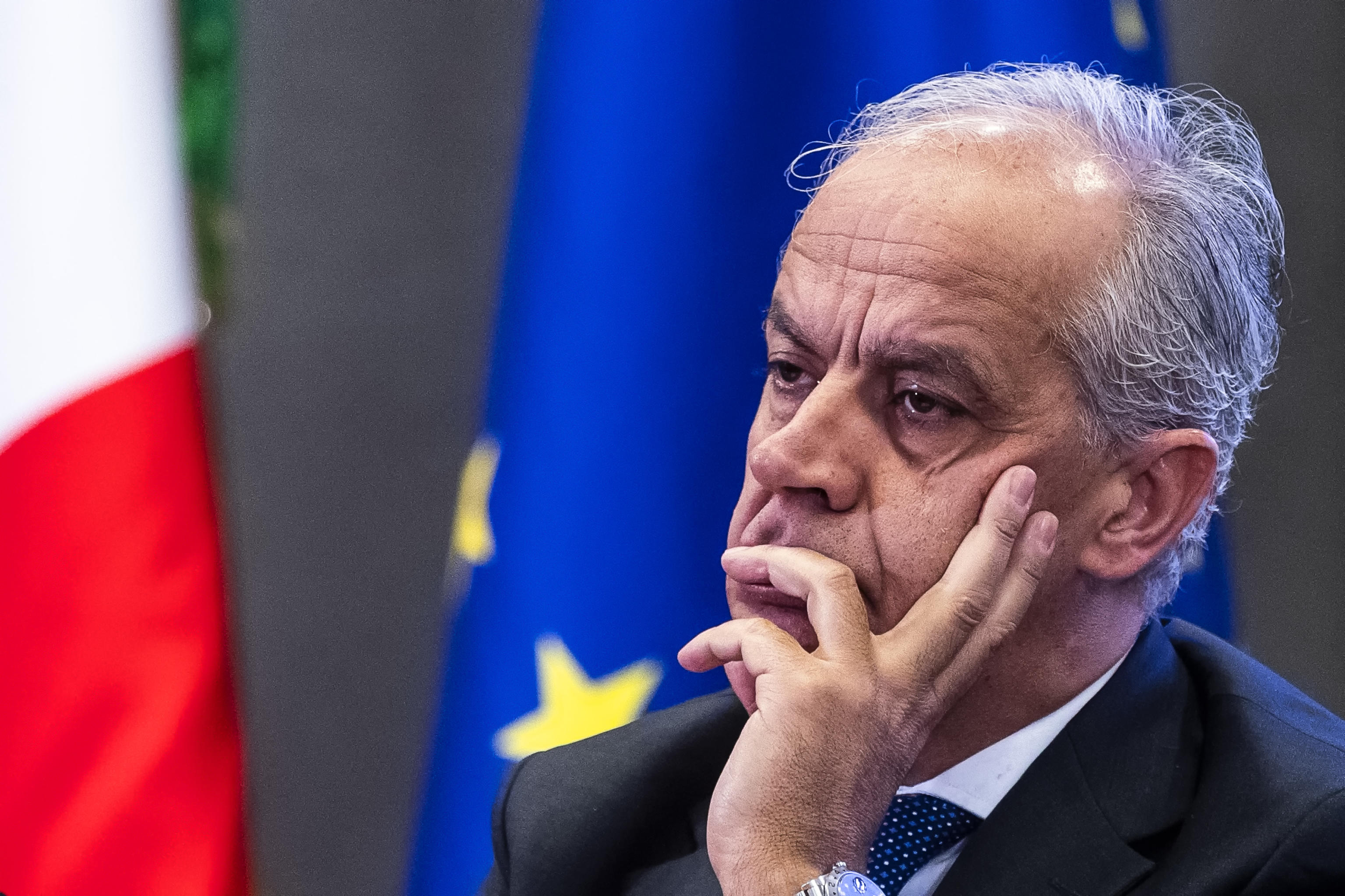 Il piano di Piantedosi sulla redistribuzione dei migranti