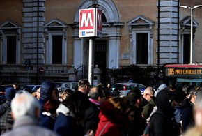 Roma, metro A ferma: una giornata di ordinario disagio