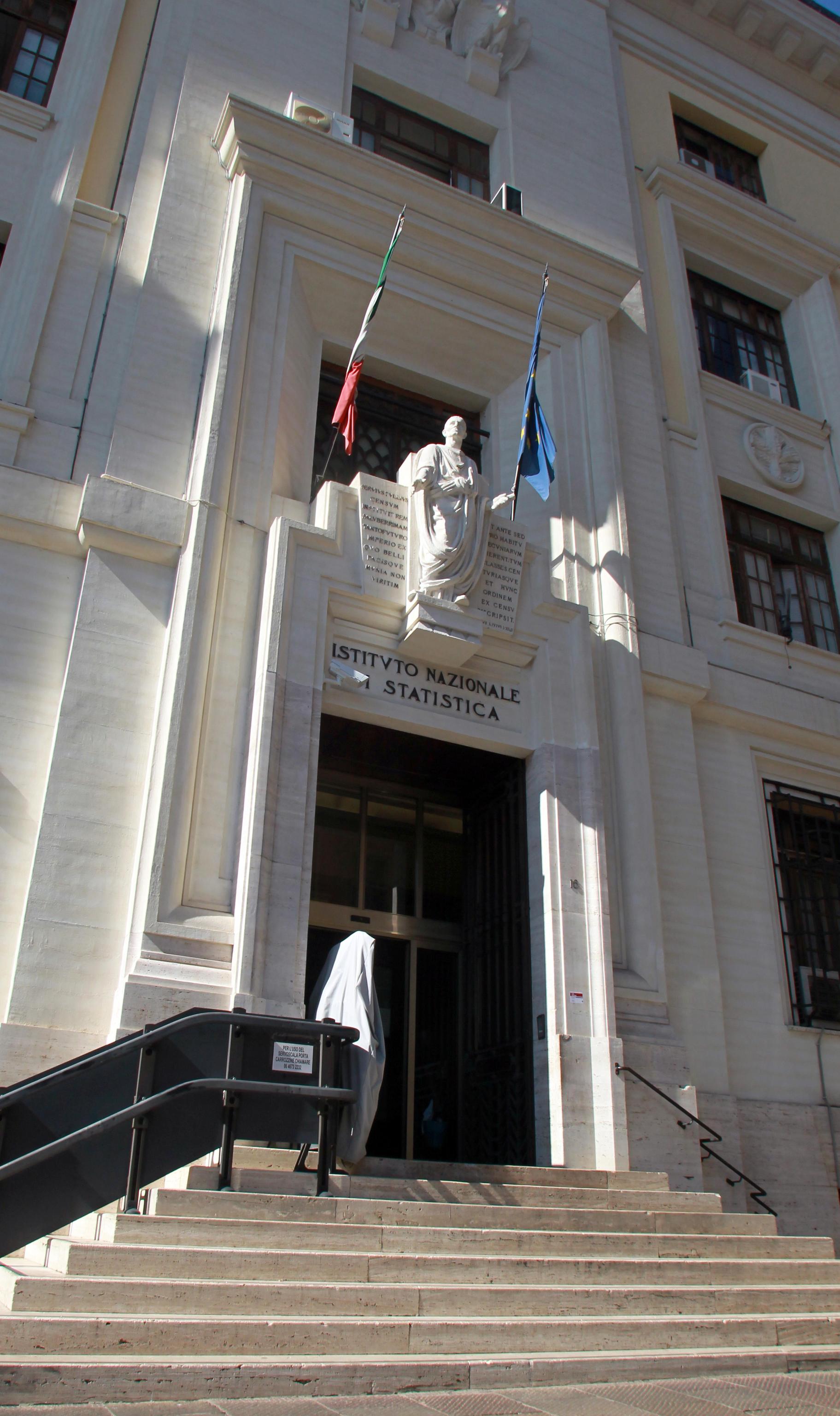 Istat: l’occupazione sale