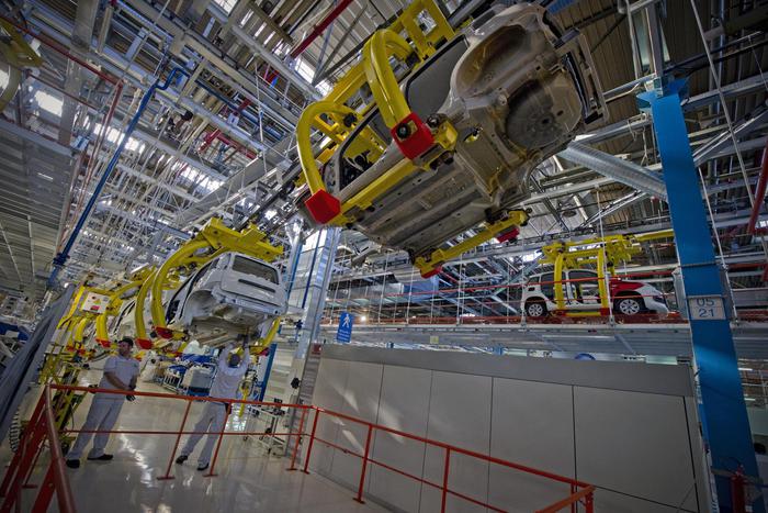 Istat, a dicembre produzione industriale in crescita