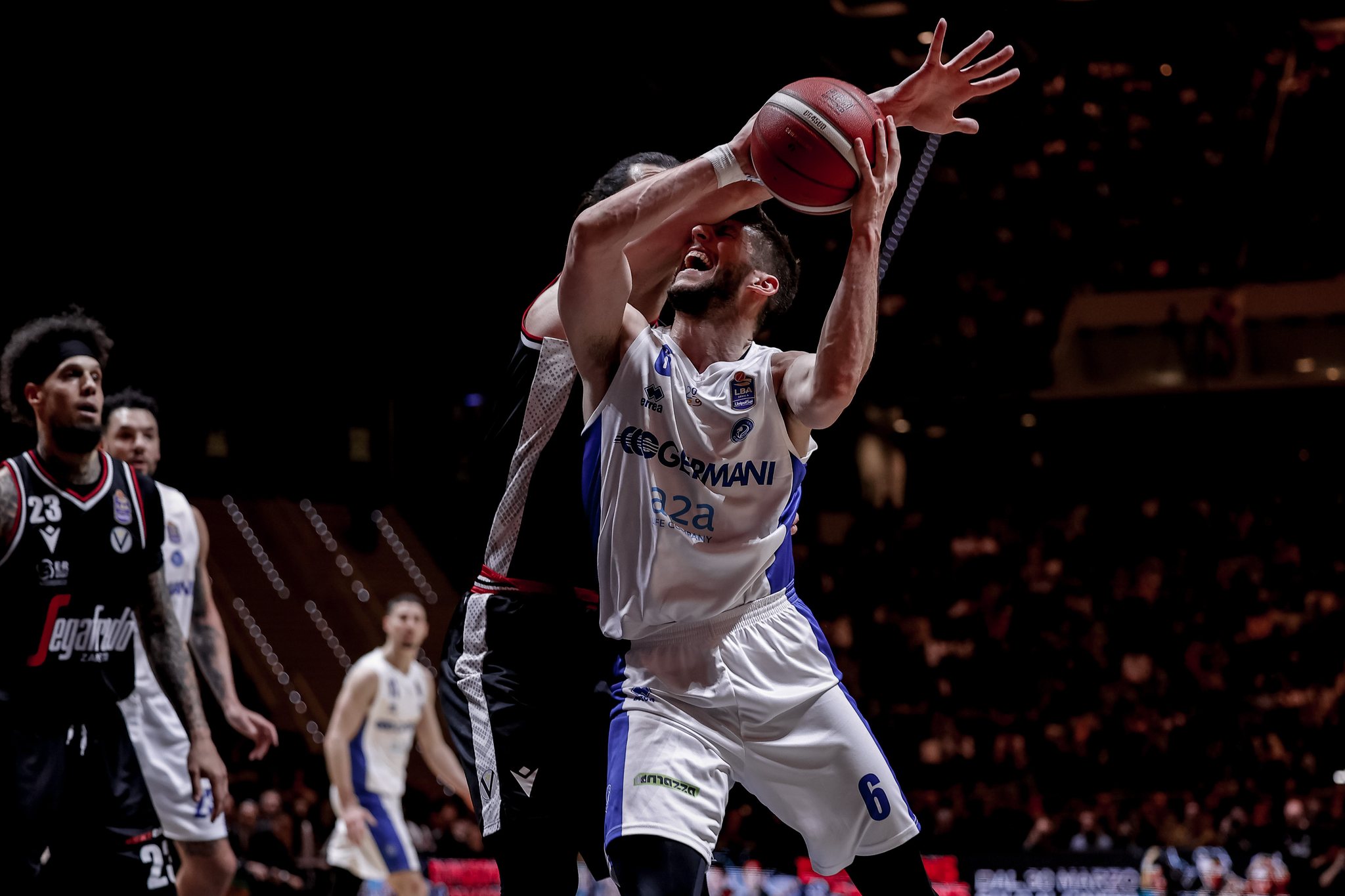 Brescia alza la Coppa Italia di basket