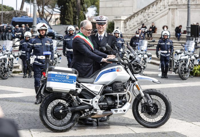 Moto dei vigili in naftalina: il Campidoglio non compra il vestiario