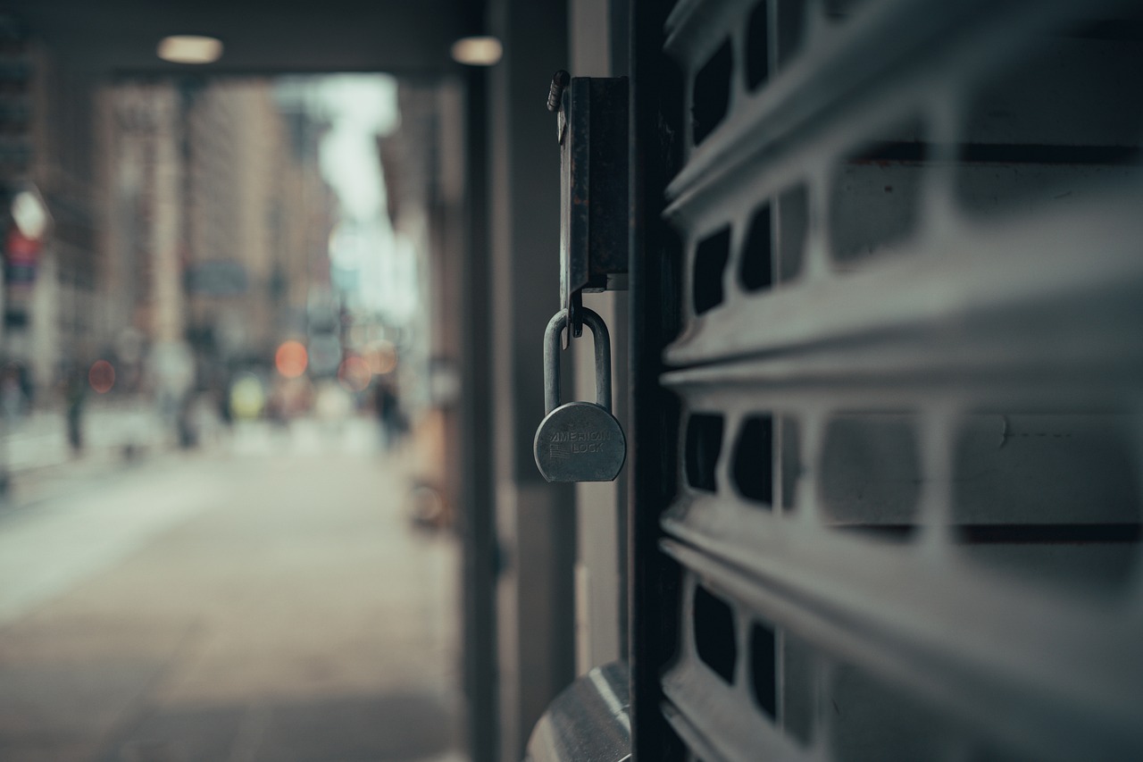 Deserto commerciale: spariscono i negozi in città