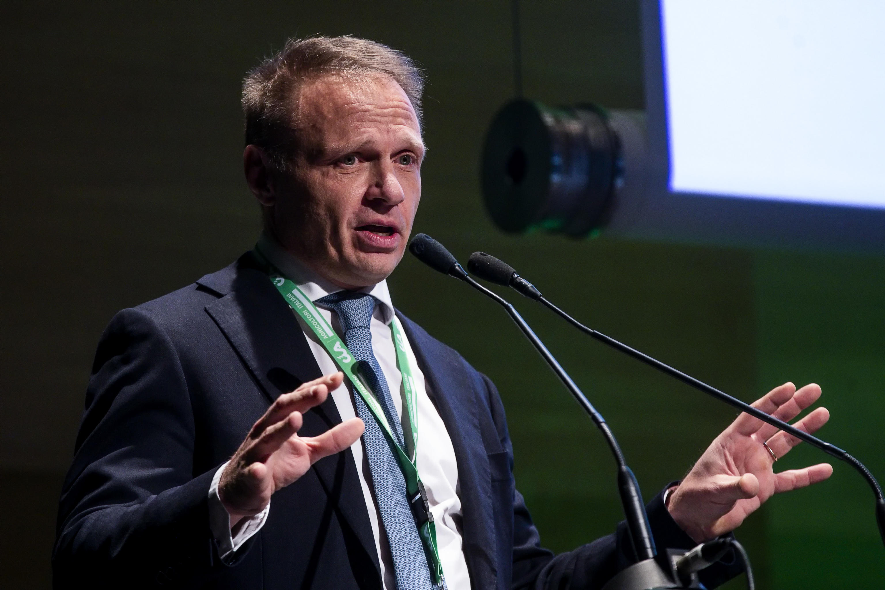 Migranti, Lollobrigida: “Cambiamo regole nel decreto flussi”