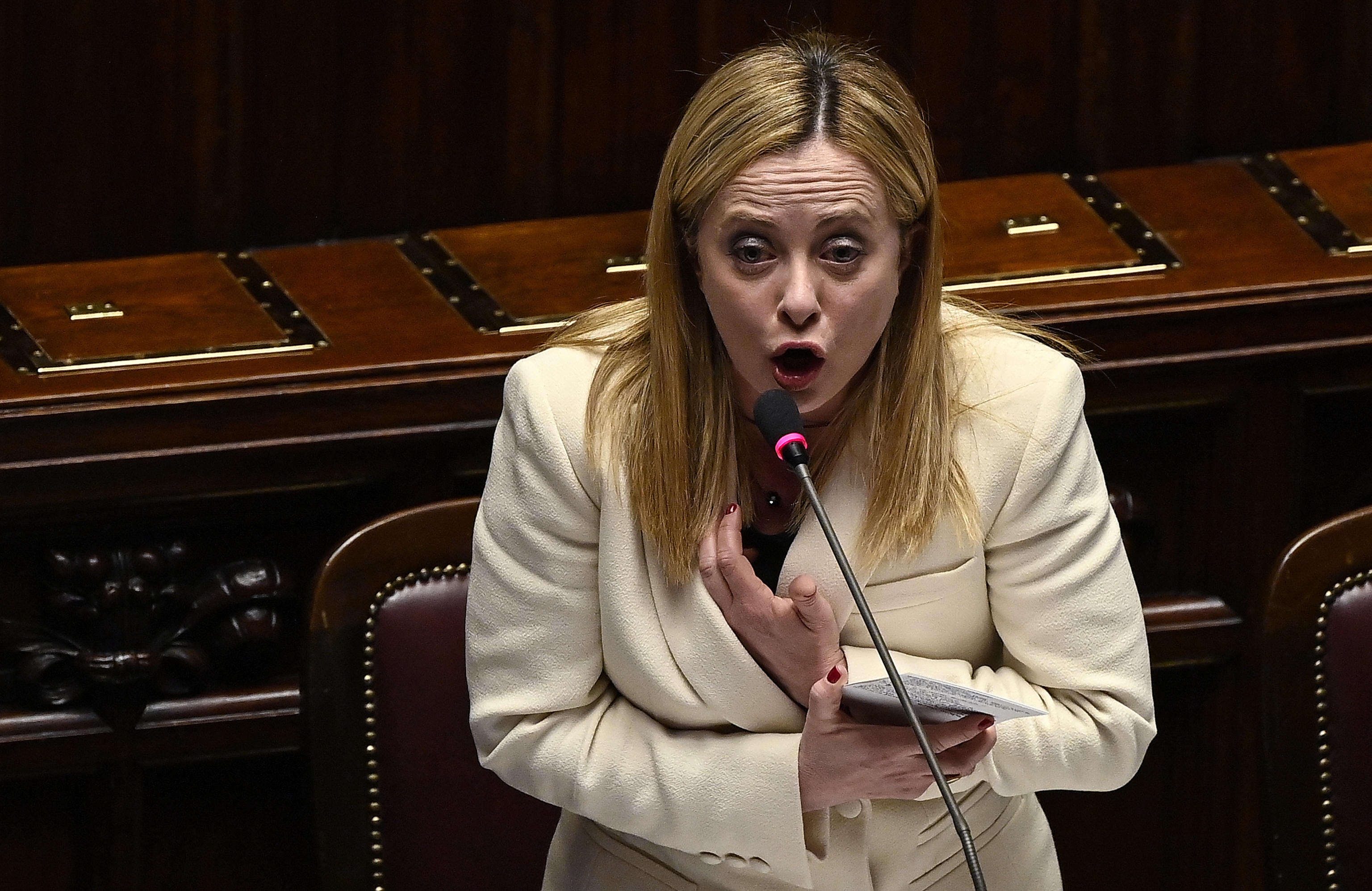 Meloni allo scontro sui migranti