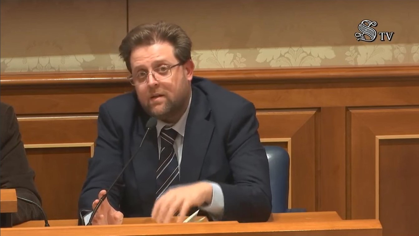 “All’ombra del Covid-19”: l’emergenza sanitaria nel libro di Vitale (video)