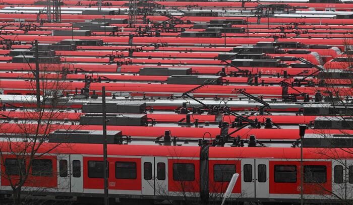 Mega sciopero in Germania: blocco dei trasporti pubblici
