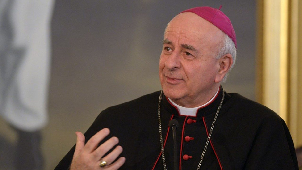 Monsignor Paglia: “I bambini non si ordinano come al supermercato” (video)