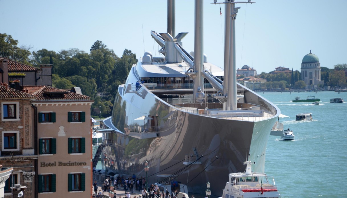 Quanto ci costa lo yacht dell’oligarca