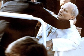 Un po’ di garantismo per Papa Wojtyla