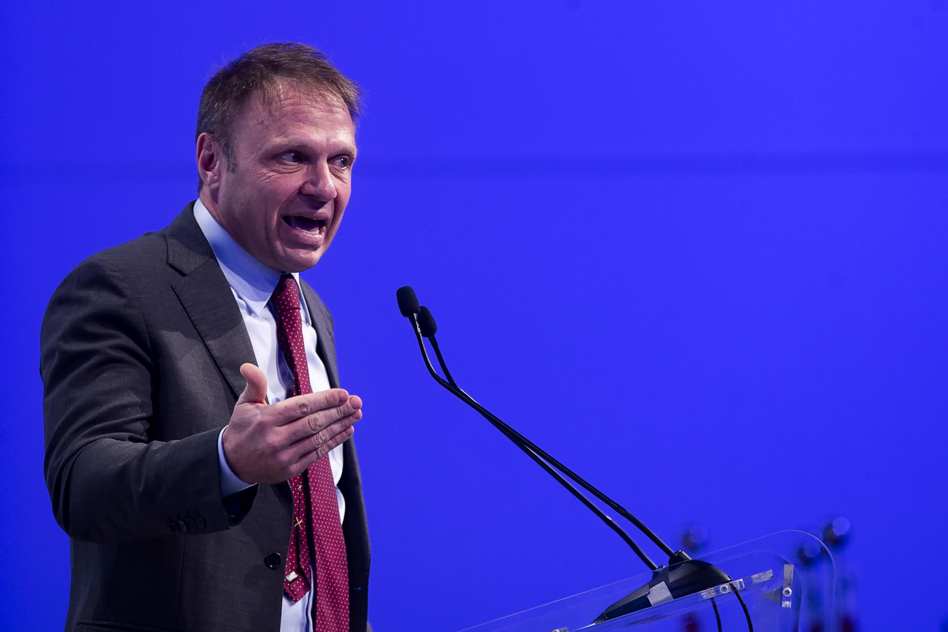 Lollobrigida non legge il Mein Kampf ma i rapporti Onu