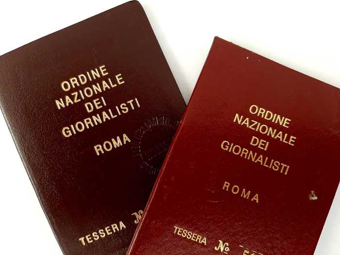 Perché divertirsi a vessare i giornalisti vedovi e disoccupati?