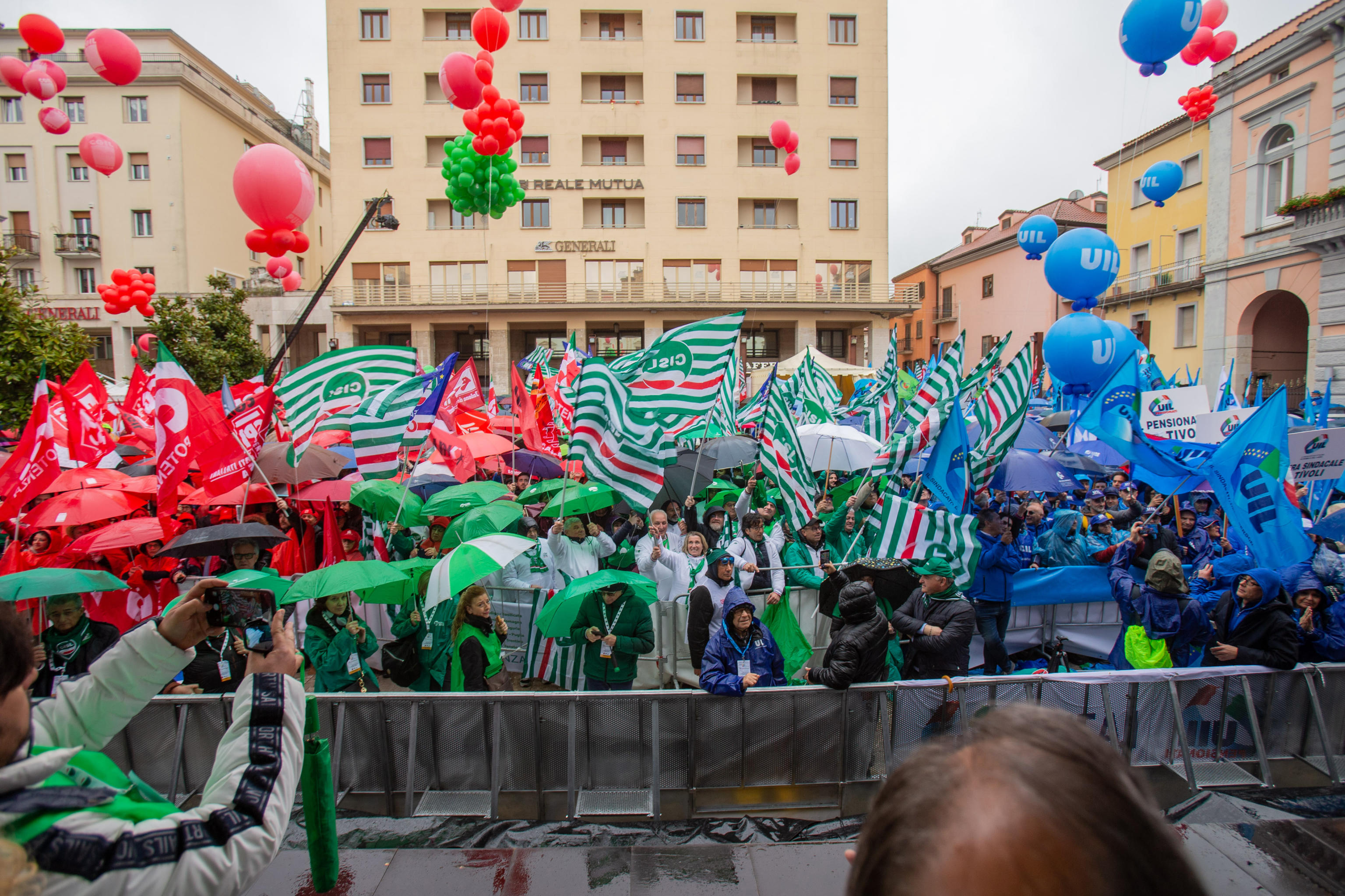 I contratti collettivi di lavoro e le responsabilità dei sindacati