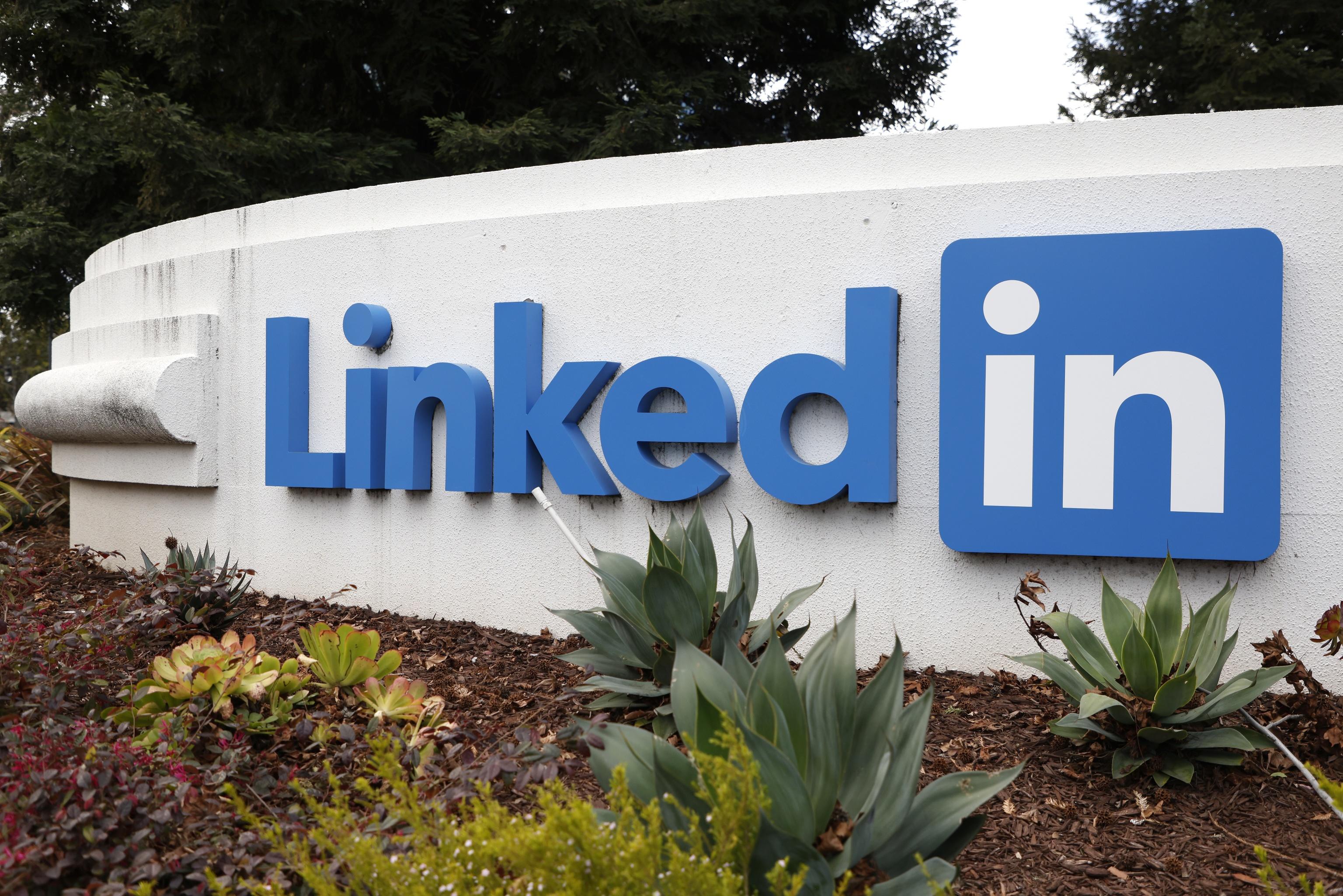 Chi cerca, non trova: LinkedIn taglia oltre 700 posti di lavoro