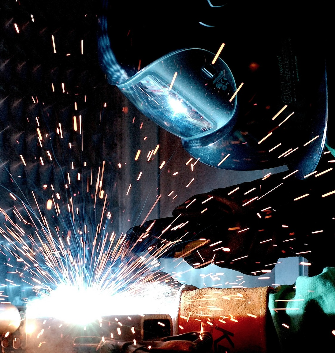 Istat: la produzione industriale cala a marzo