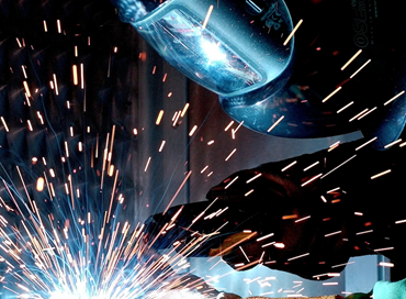 Istat: la produzione industriale cala a marzo