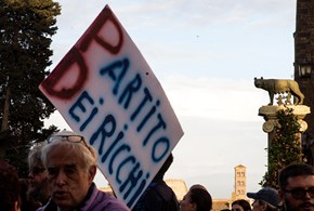 “No al delirio eco-chic” a Roma: il popolo anti Ztl scende in piazza
