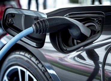 L’elettrico costa… e convince pochi