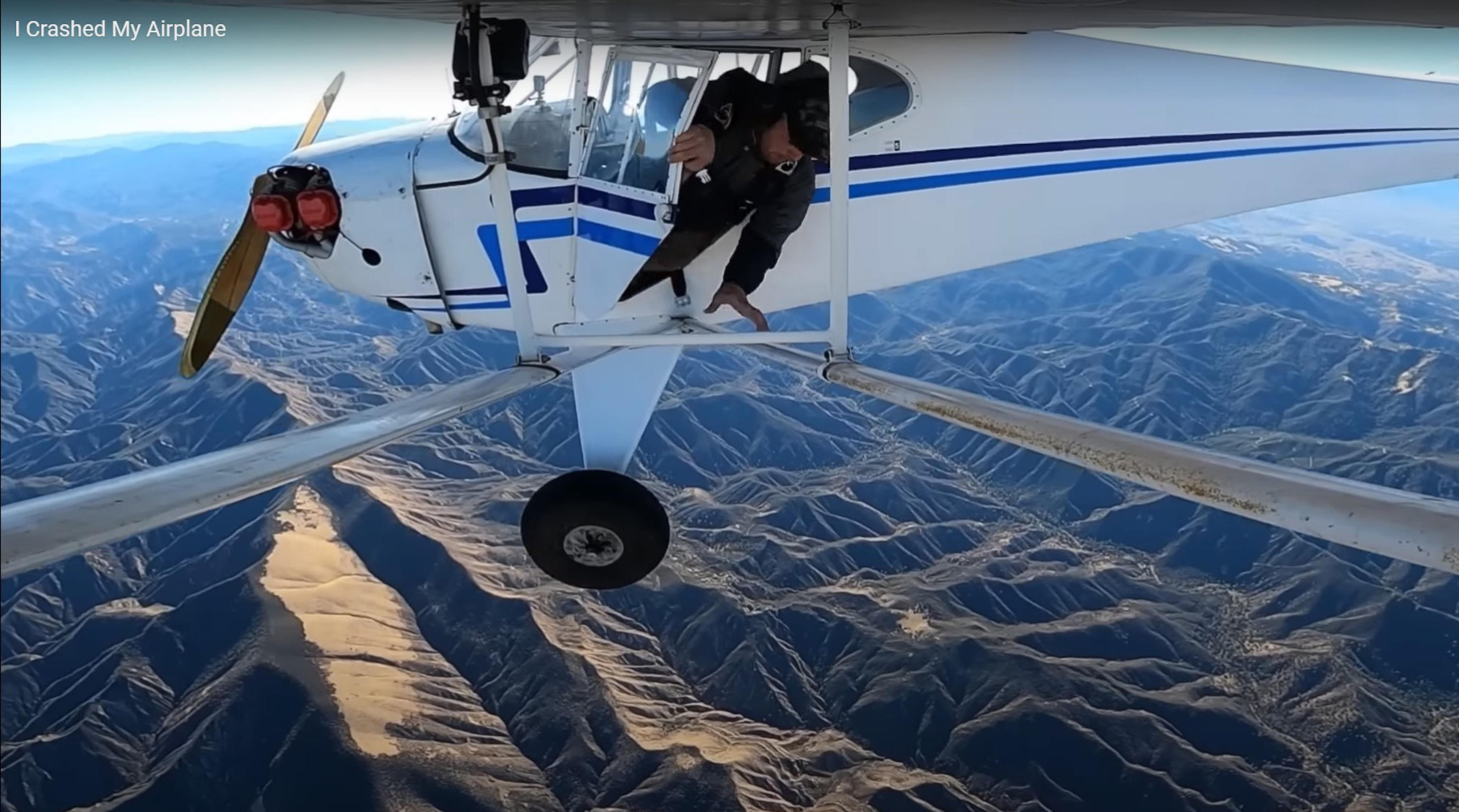 Per qualche visualizzazione in più: schianta il suo aereo e rischia il carcere