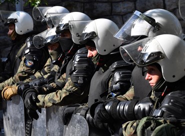 Scontro tra manifestanti e Kfor: feriti 14 soldati italiani