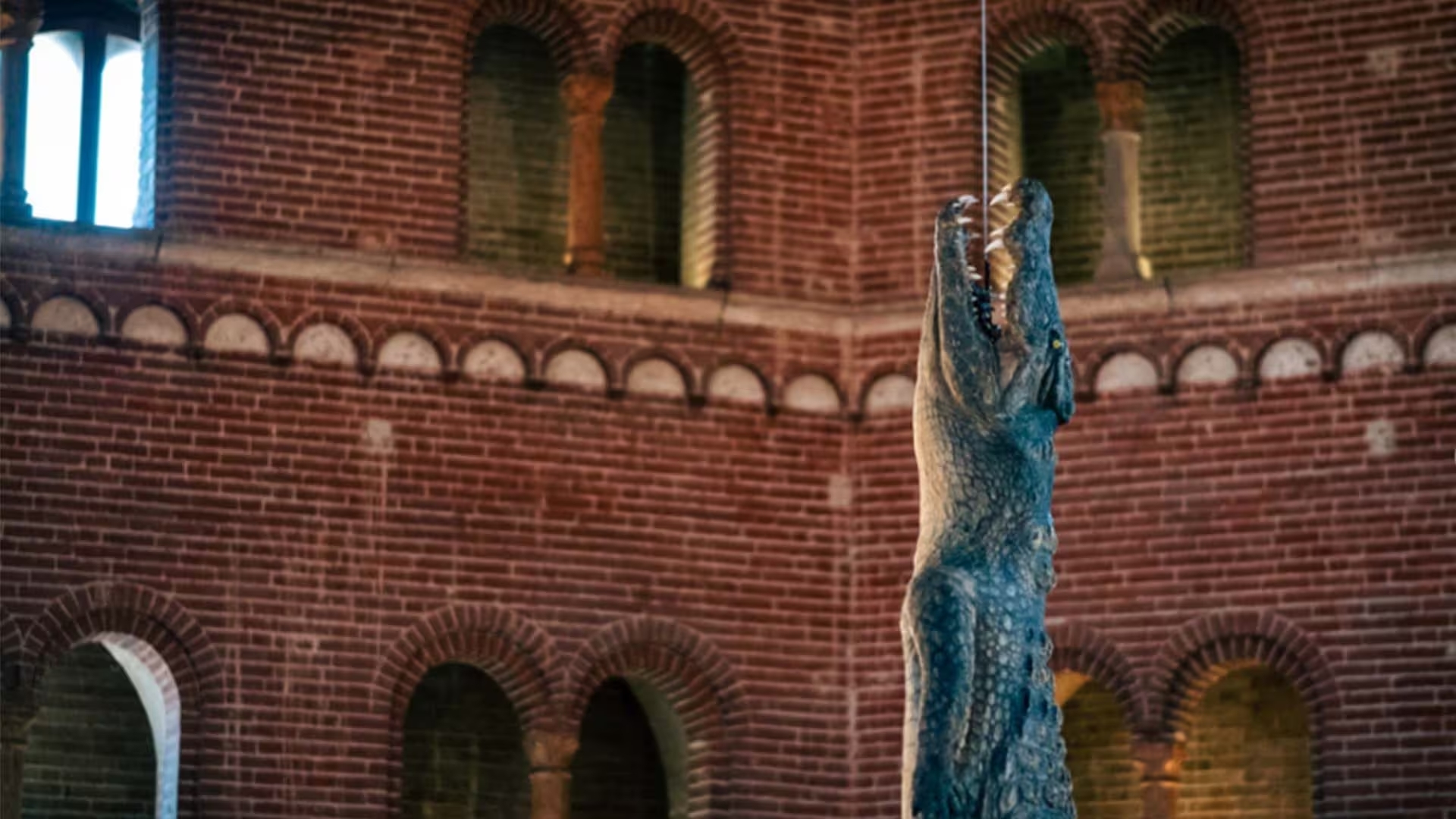 Ci son due (no, di più) coccodrilli e un Cattelan 