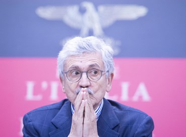 Navi e aerei militari alla Colombia: indagati D’Alema e Profumo