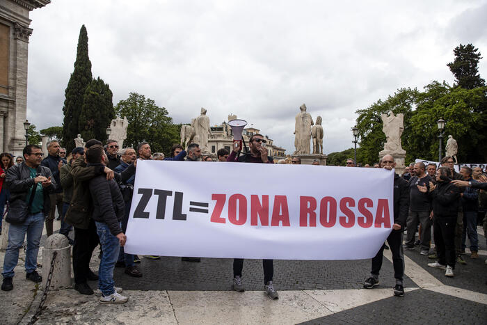 Ztl Fascia Verde a Roma: la retromarcia di Gualtieri