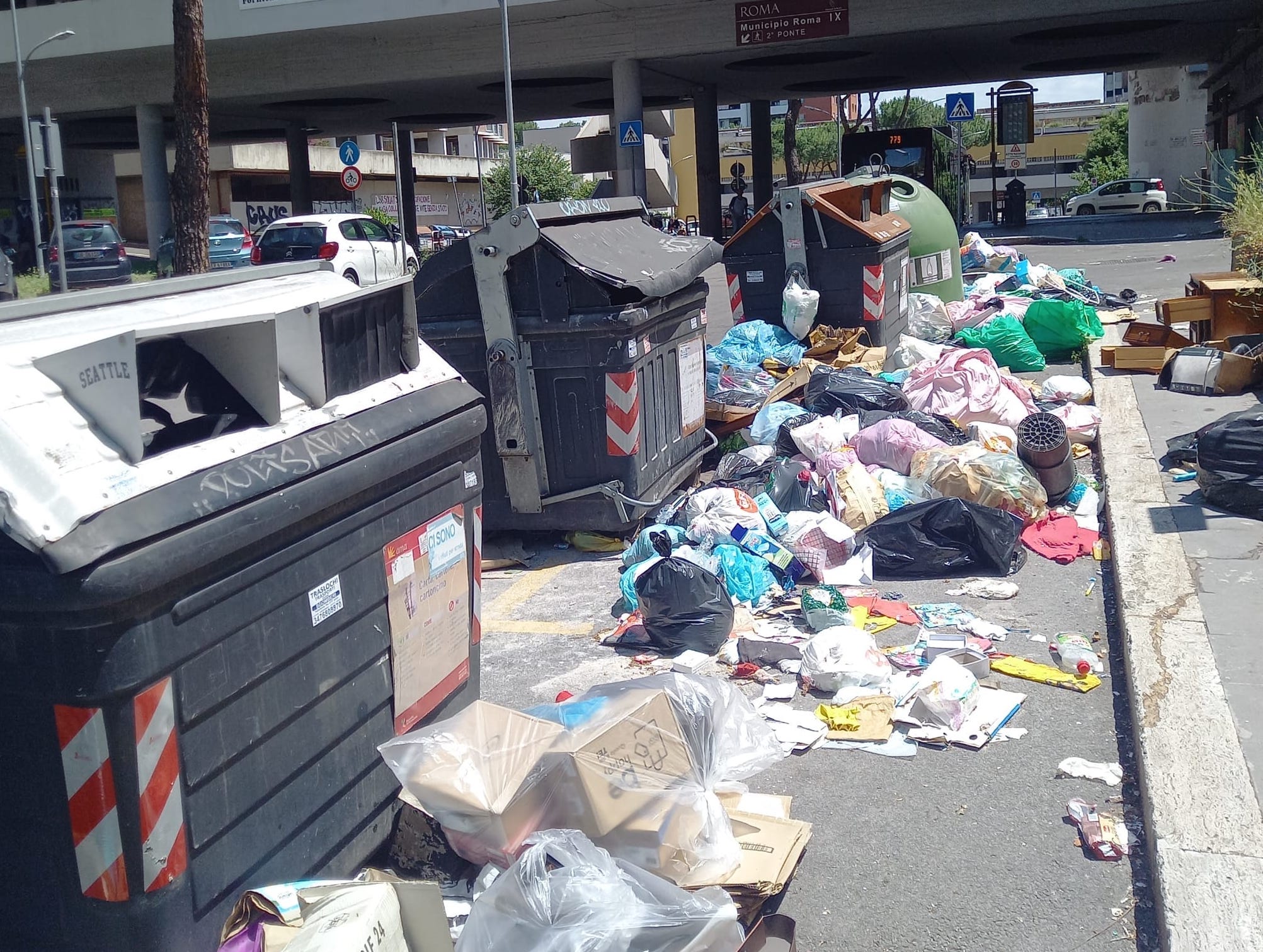 Rifiuti a Roma, Gualtieri (ora) si scusa