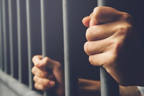 Detenuti, il Garante: “Troppe persone nelle carceri per pene lievi” 