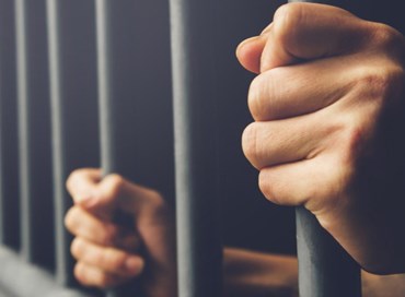 Detenuti, il Garante: “Troppe persone nelle carceri per pene lievi”