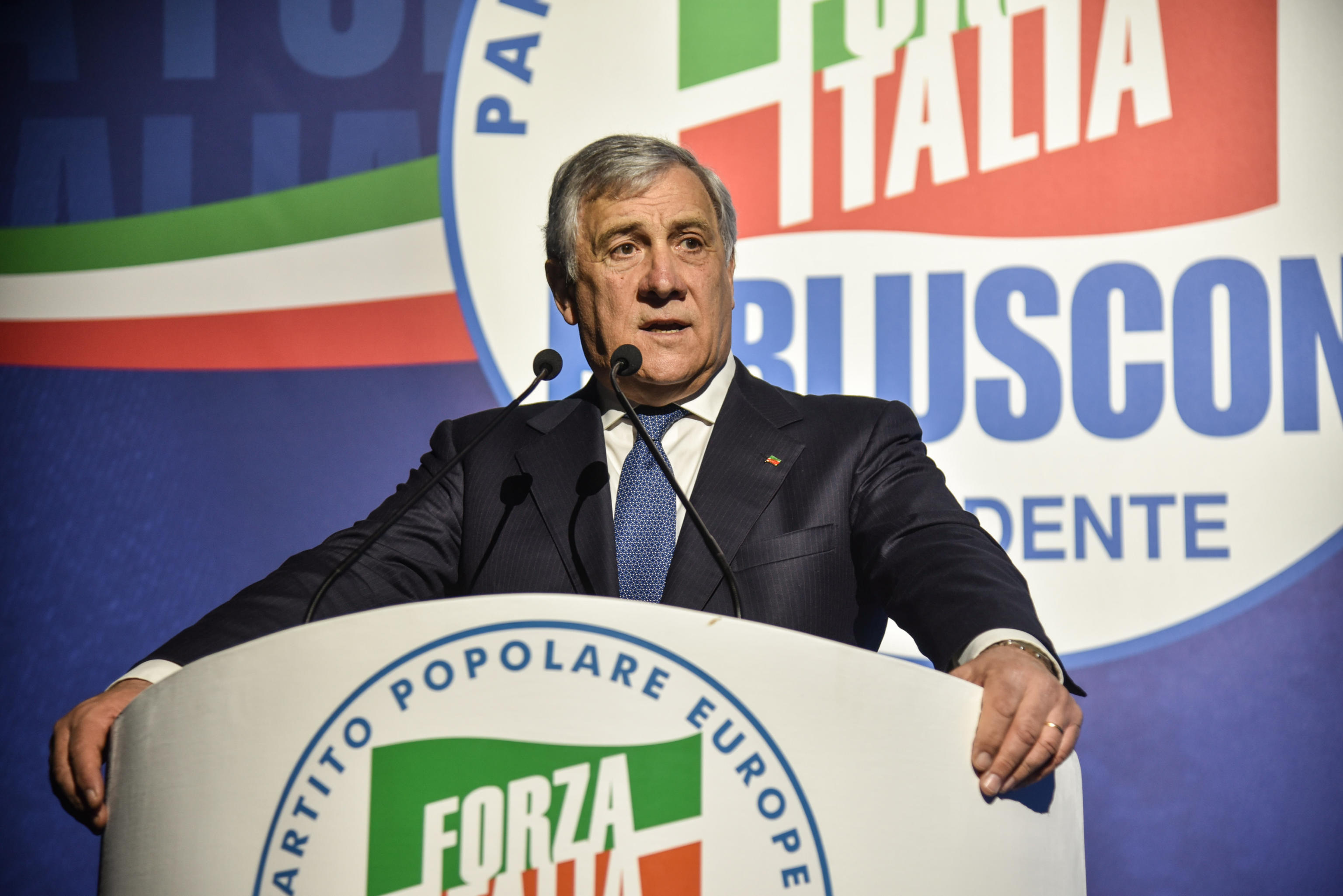 Forza Italia si riorganizza, Tajani sarà il reggente 