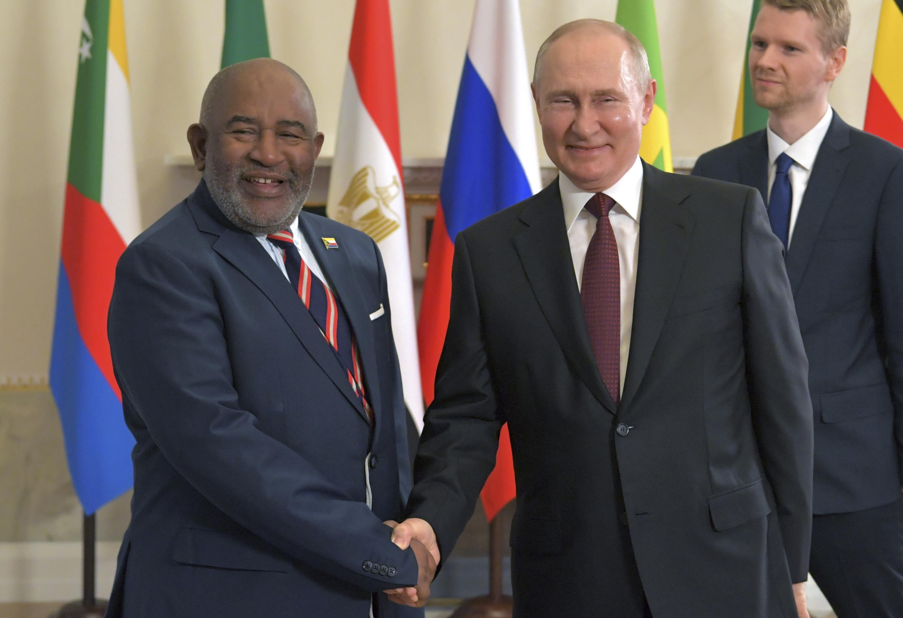 Il gioco di Vladimir Putin con i leader africani