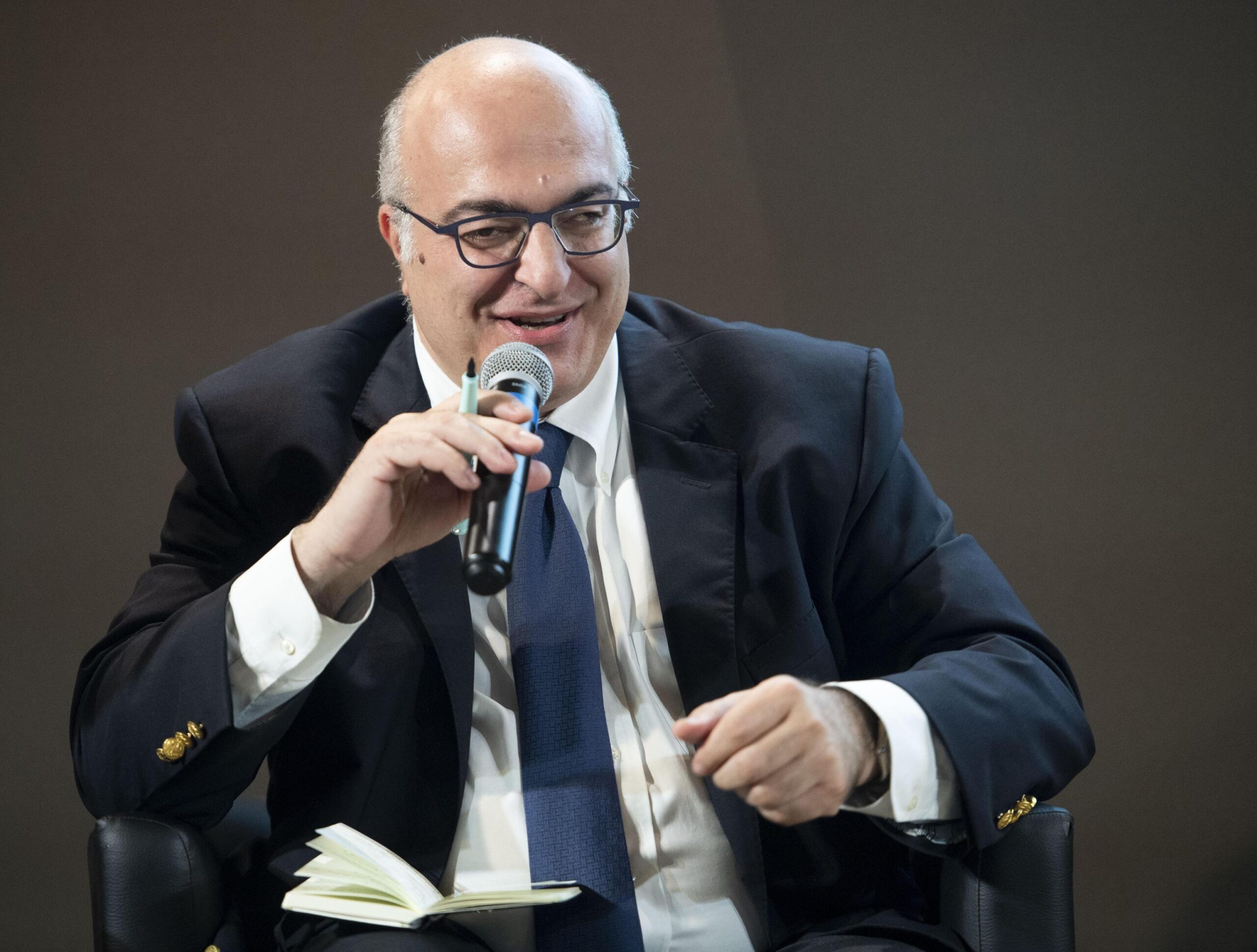 Cambiano i direttori a Libero, Agi e il Manifesto