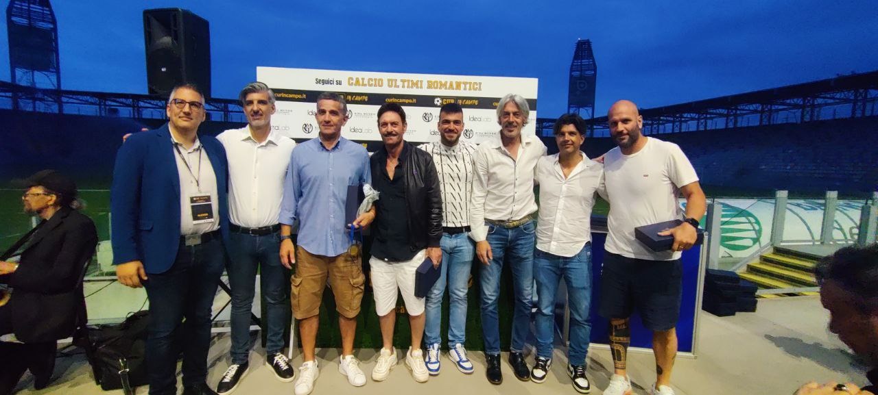 Ultimi Romantici, icone di un altro calcio in gol per la beneficenza