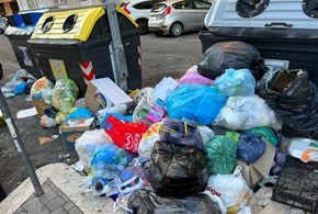 Emergenza rifiuti a Roma, il caos continua