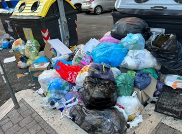 Emergenza rifiuti a Roma, il caos continua