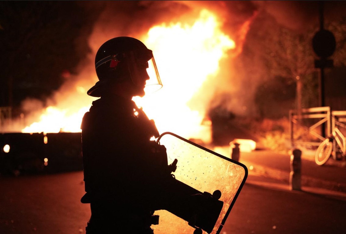 Rivolta o Saccheggio? Il “Non-Lieu” delle Banlieue