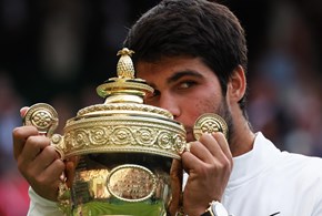 Alcaraz trionfa a Wimbledon e scrive la storia