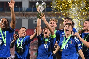 Italia Under 19 sul tetto d’Europa: Kayode consegna il trofeo agli Azzurri
