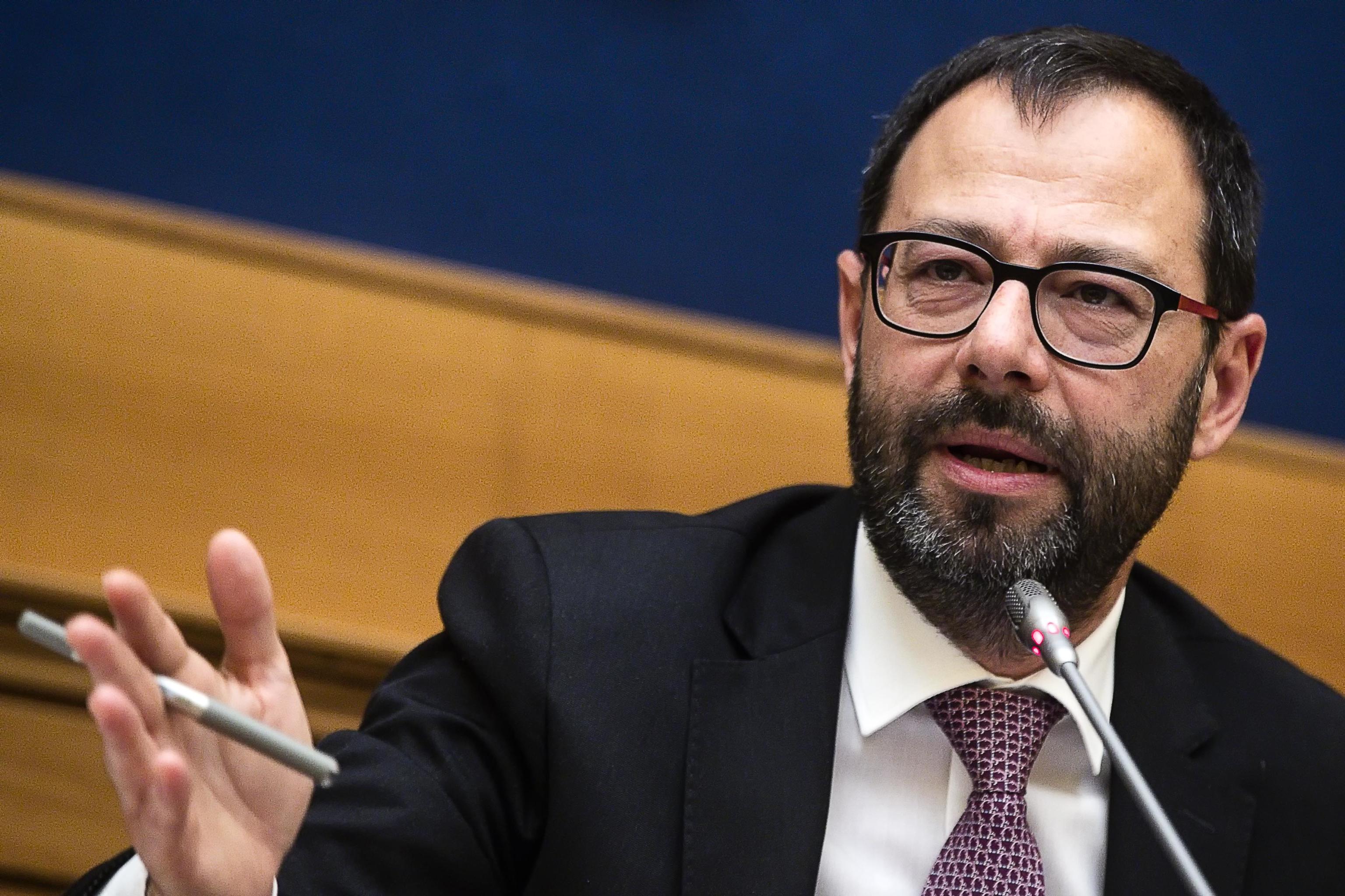 Il partito degli onesti batte cassa 