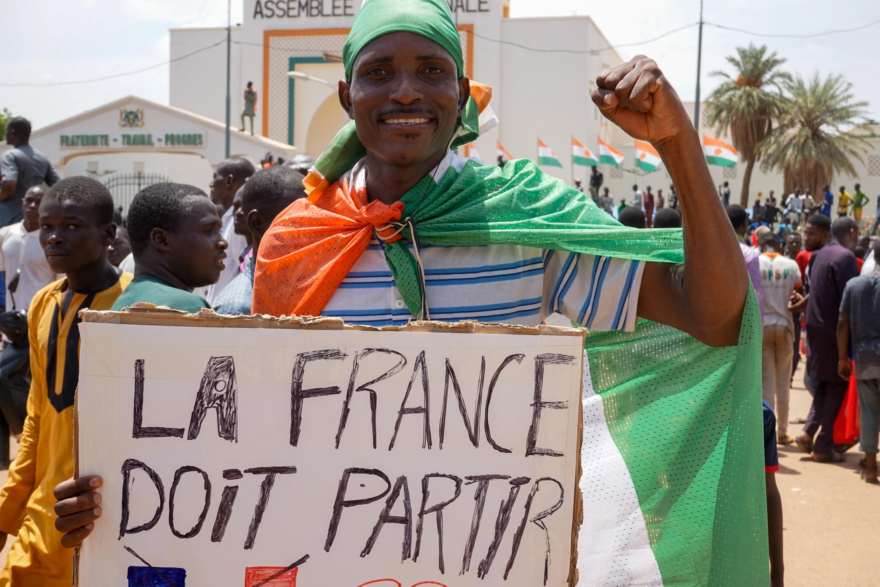 Golpe in Niger, Parigi evacua i cittadini francesi