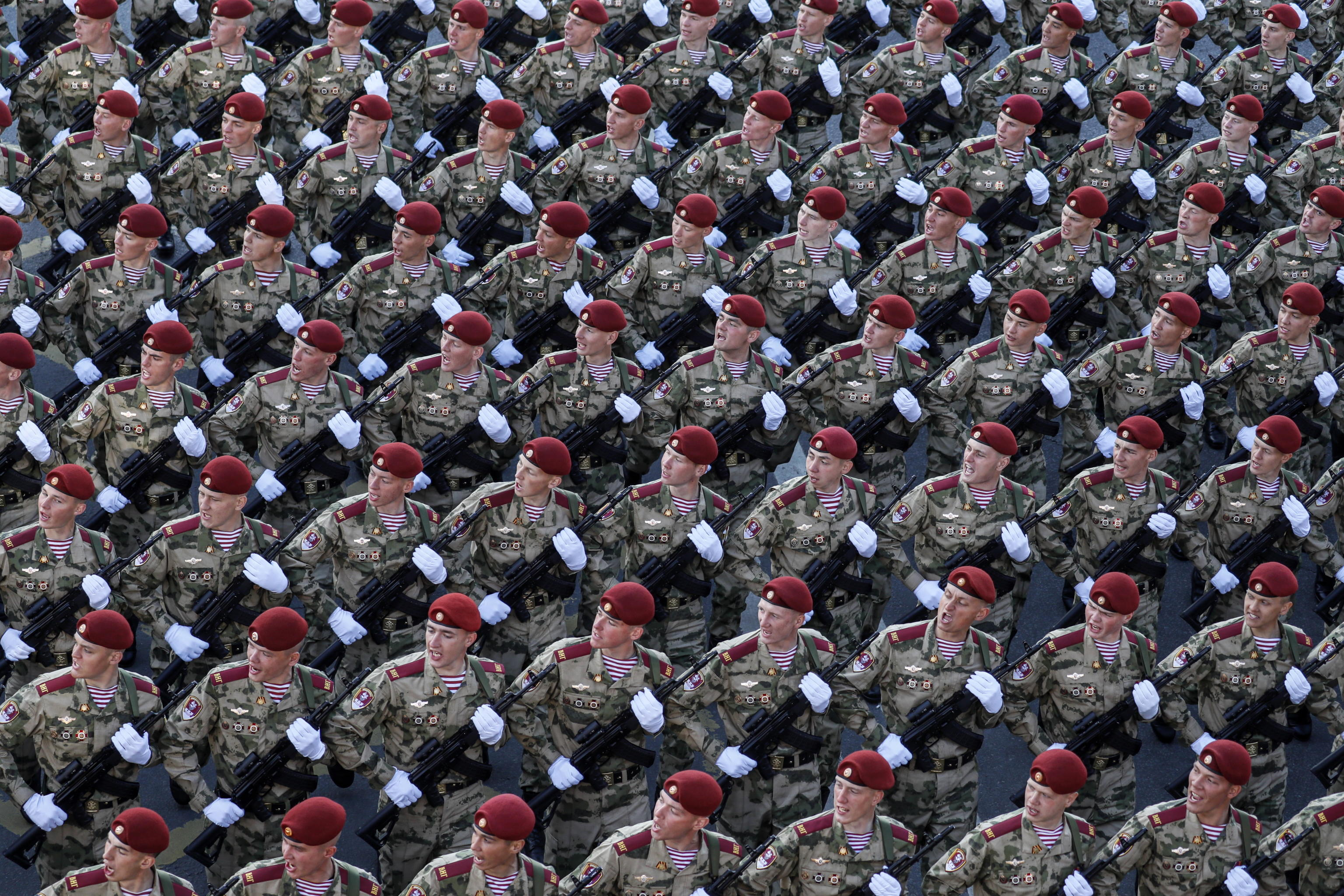 Mosca senza risorse, sospende le esercitazioni