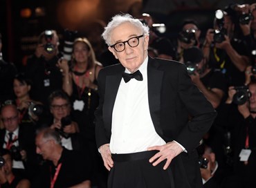 Venezia: Woody Allen contestato, ma il suo “Coup de chance” incanta