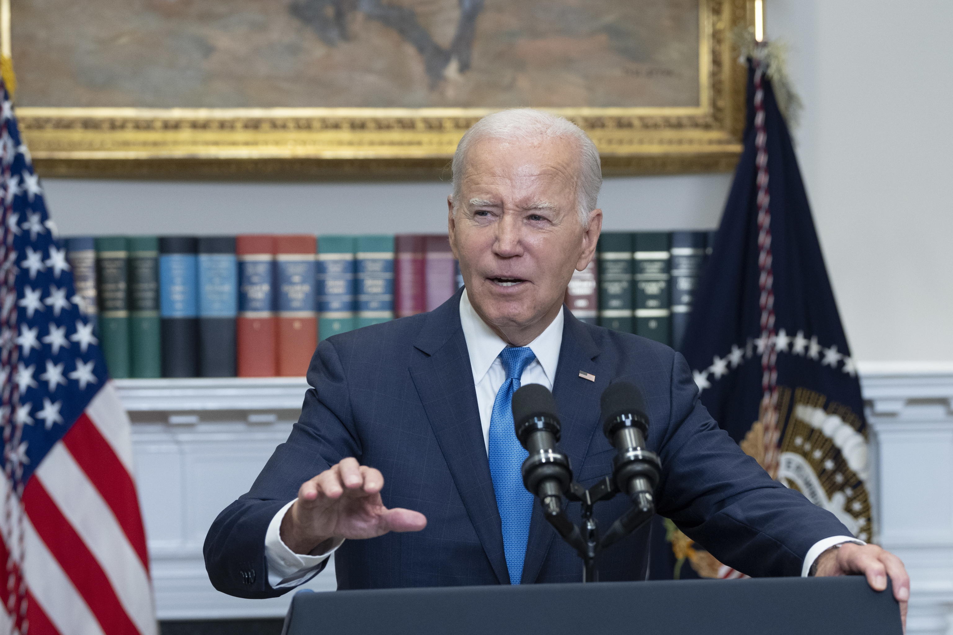 Biden vuole “salvare la democrazia” ma cala nei sondaggi