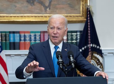 Biden vuole “salvare la democrazia” ma cala nei sondaggi