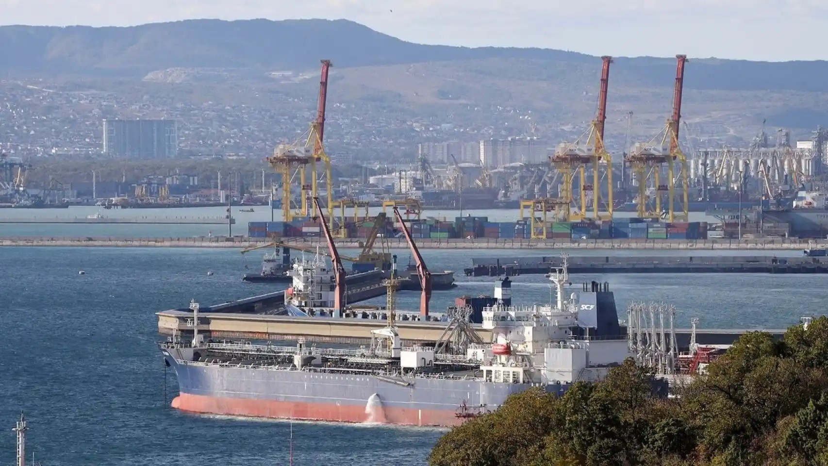 Russia: esportazioni via mare di petrolio che evitano le restrizioni G7