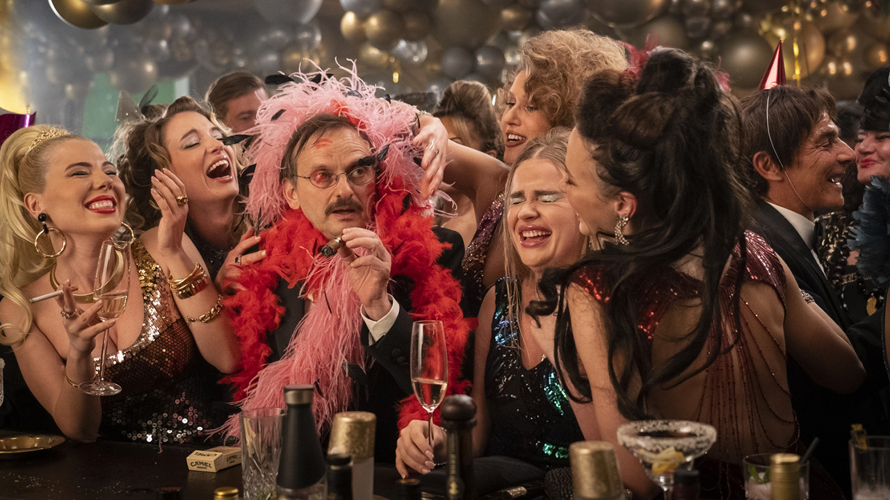 “The Palace”, il Capodanno grottesco di Polański