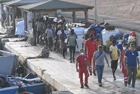Migranti, Tajani: “Lampedusa non è solo un problema italiano”