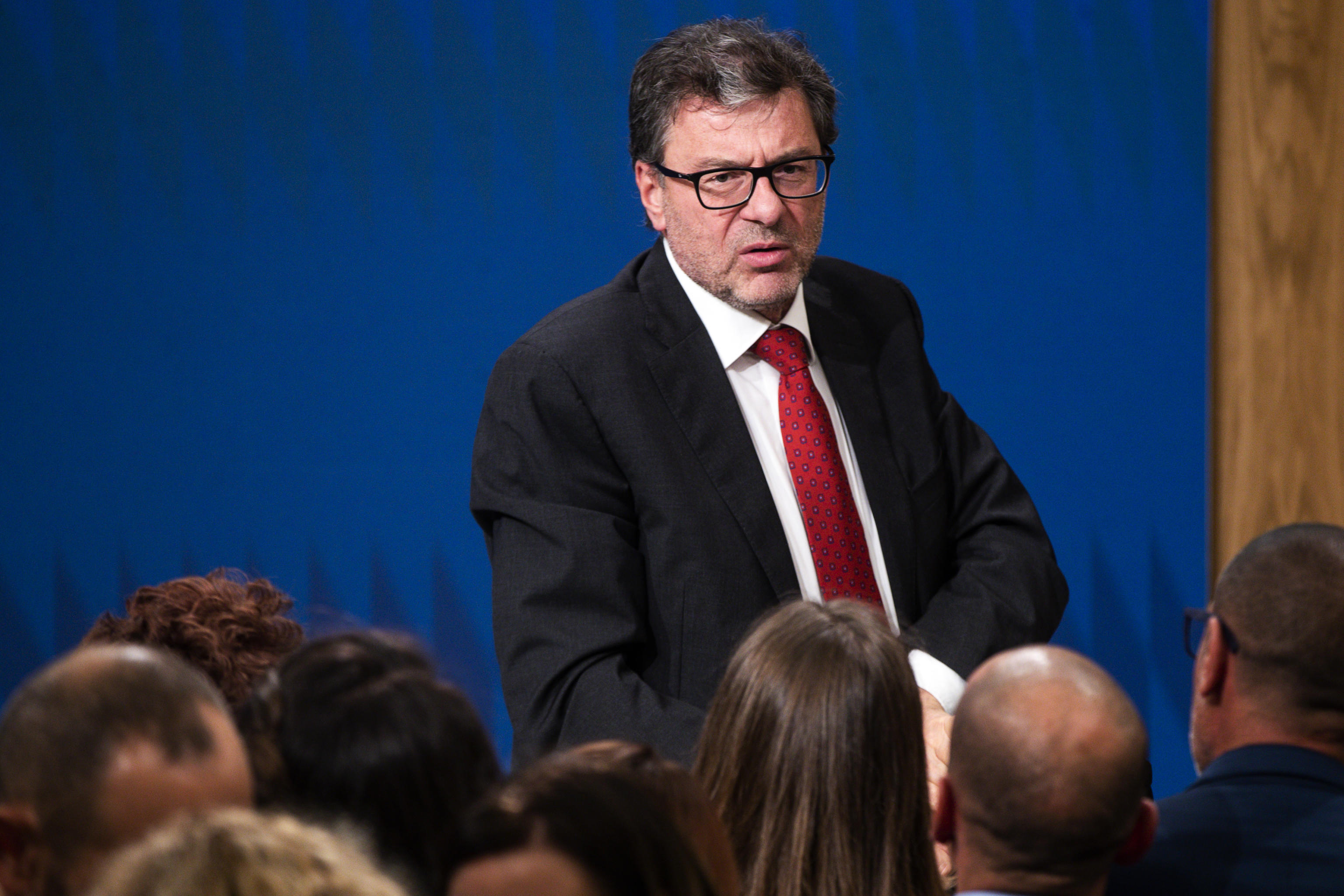 Giorgetti invoca una “discontinuità rispetto al passato”