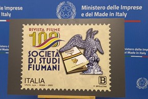 Cento anni della Società di Studi fiumani: il francobollo commemorativo
